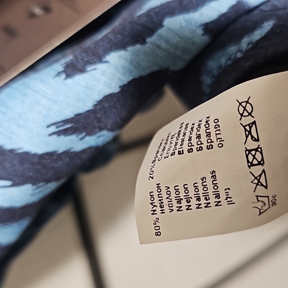 Gottex Animal Print Blue One Piece Swimsuit Size 8 NWT - Picture 9 of 10